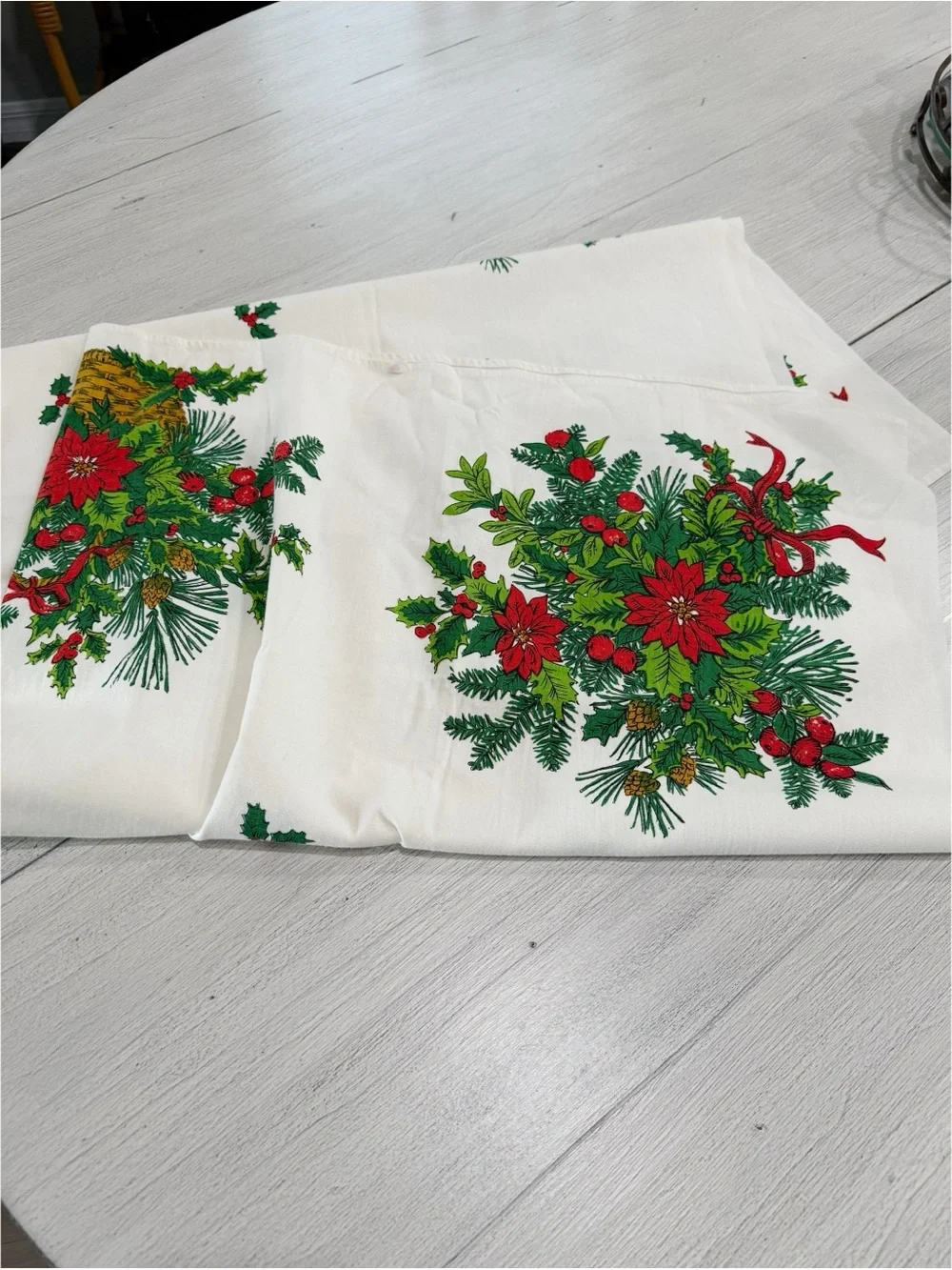 Vintage FALLANI & COHN Christmas Tablecloth Wreath Bows Bells THE RYANS 50”X50”